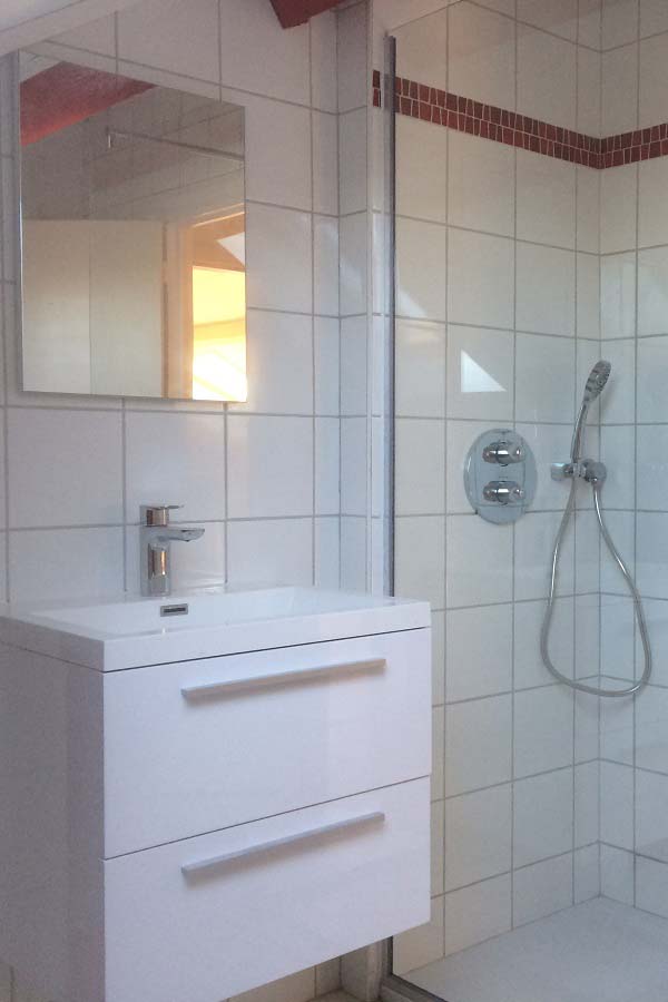 salle-de-bain-carrelage-blanc